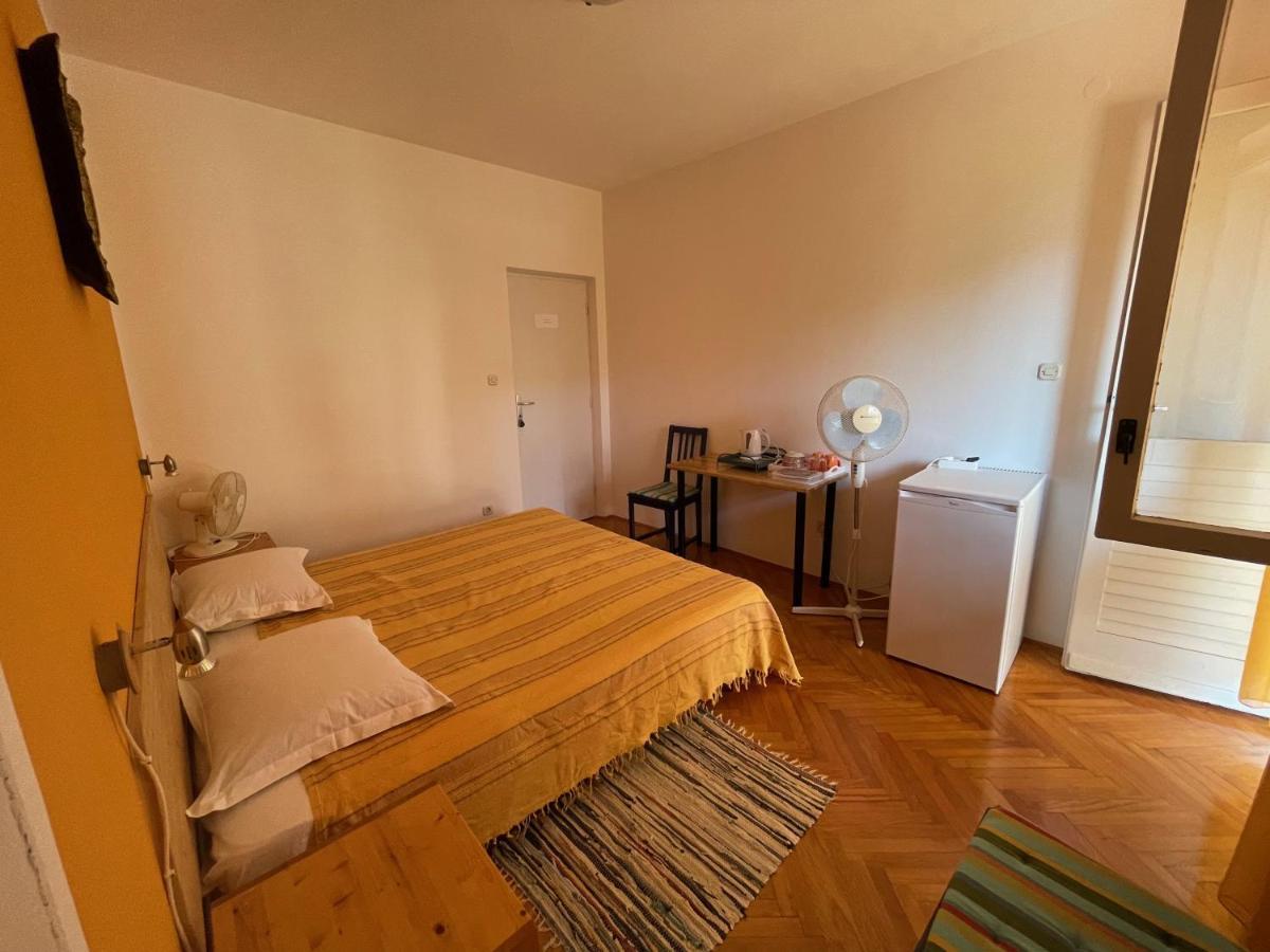 Hvar Guesthouse - Double Bedroom With Private Bathroom イェルサ エクステリア 写真