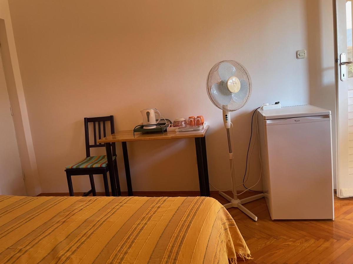 Hvar Guesthouse - Double Bedroom With Private Bathroom イェルサ エクステリア 写真