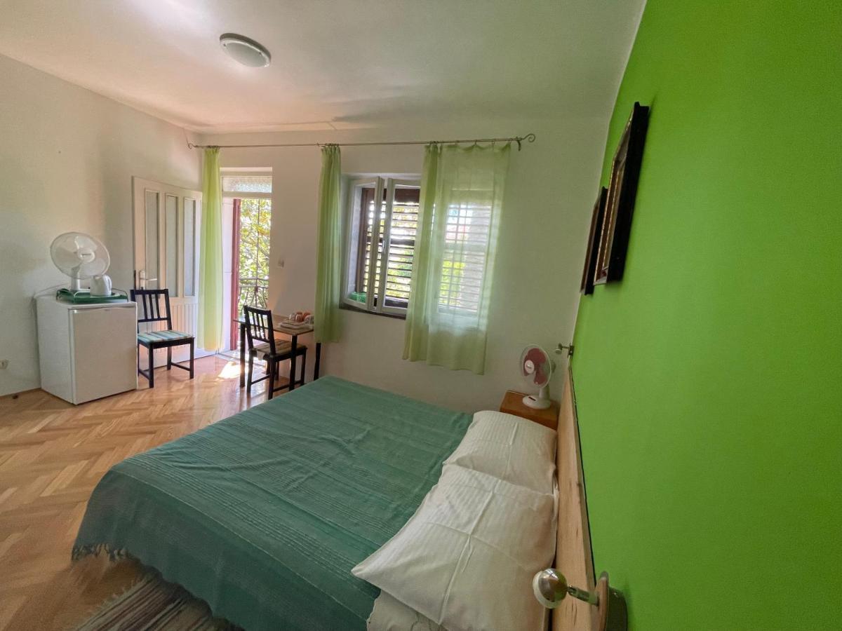Hvar Guesthouse - Double Bedroom With Private Bathroom イェルサ エクステリア 写真