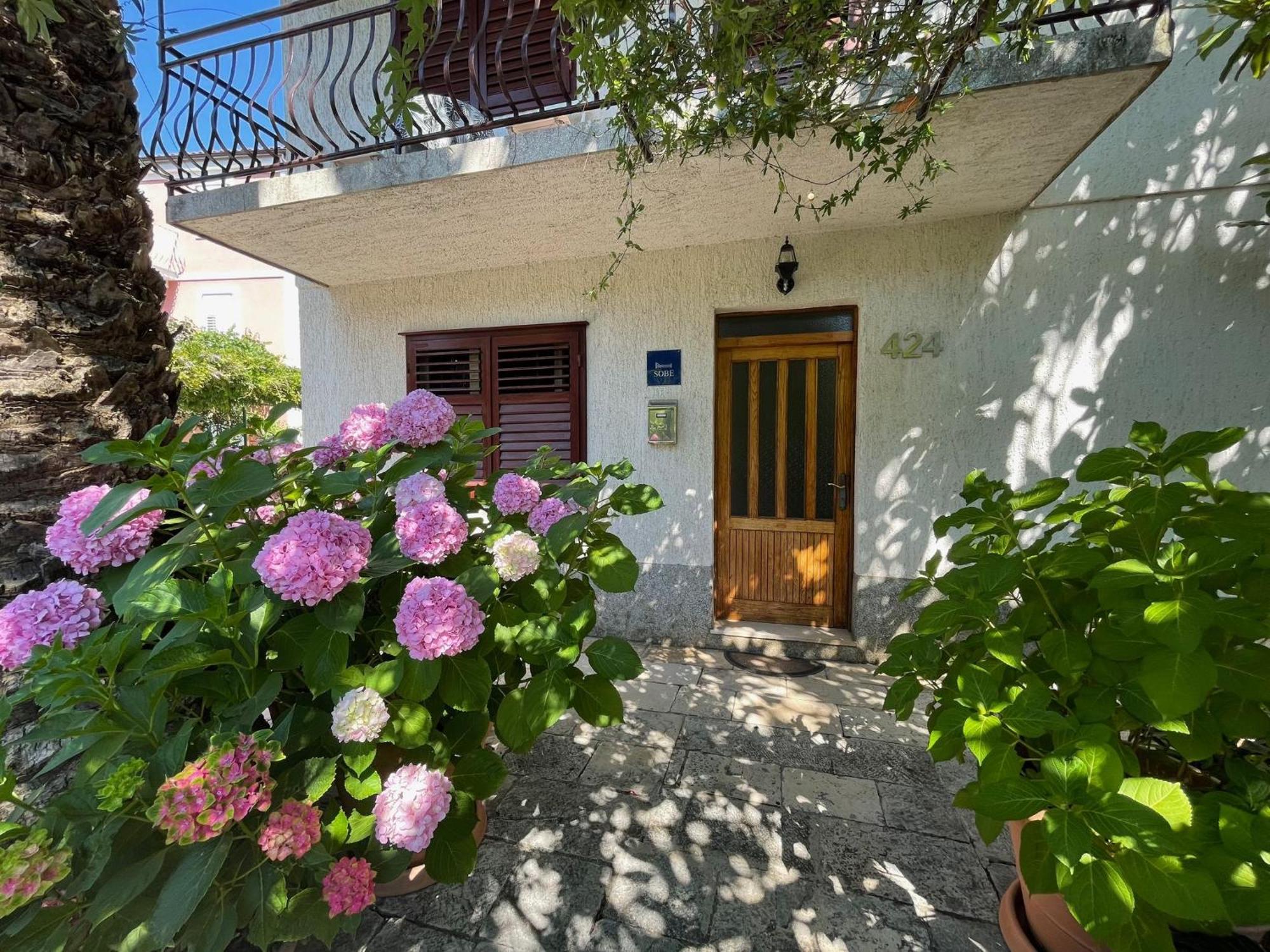 Hvar Guesthouse - Double Bedroom With Private Bathroom イェルサ エクステリア 写真